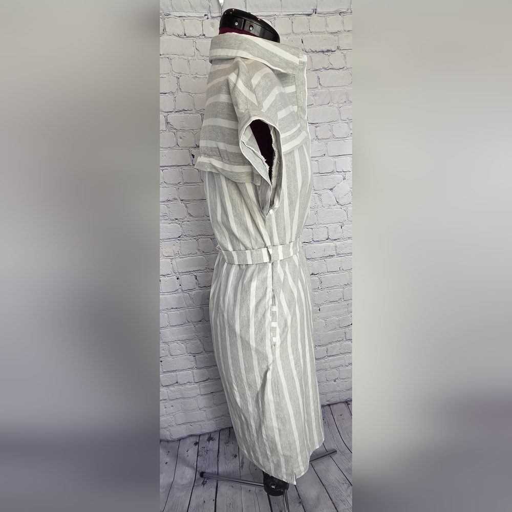 Polagram White and Gray Buttoned Midi Dress with Mandarin Collar - Picture 2 of 3